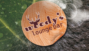 Banner im Holz-Design für eine Bar